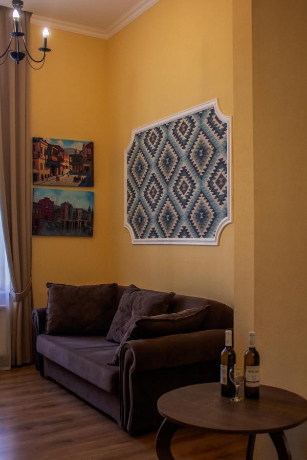 Zharuma Caravan Tbilisi Buitenkant foto
